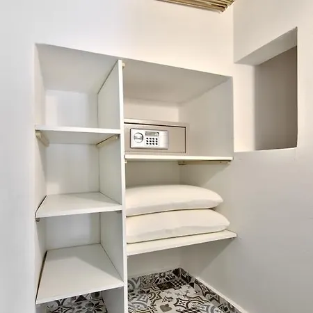 Central Two Bedroom * La Valeta