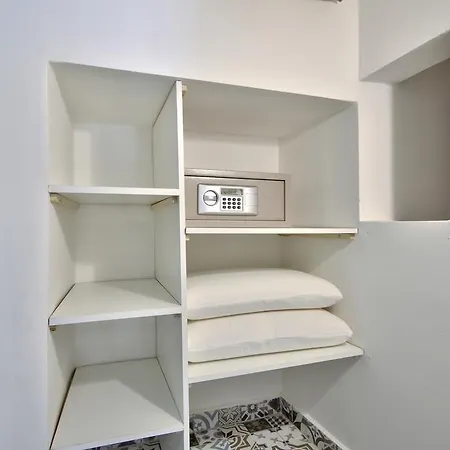 Central Two Bedroom La Valeta